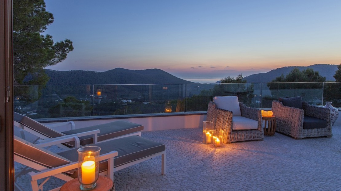 Amazing estate to rent. Travel to Ibiza