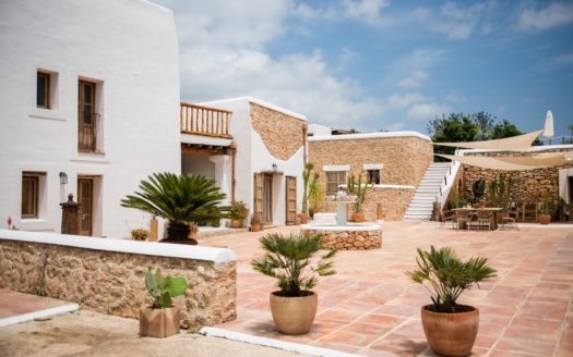 Ibicencan finca to rent in Ibiza, with 6 bedrooms and large private pool