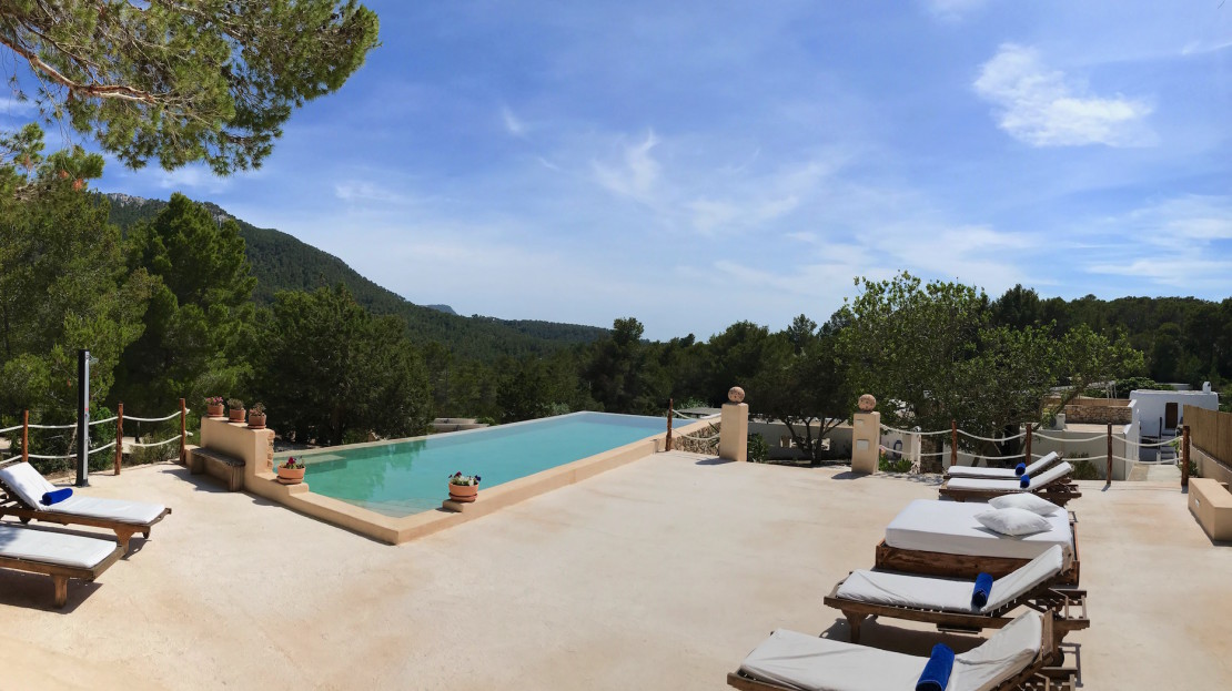 Holiday house rental in Ibiza, 2 pools