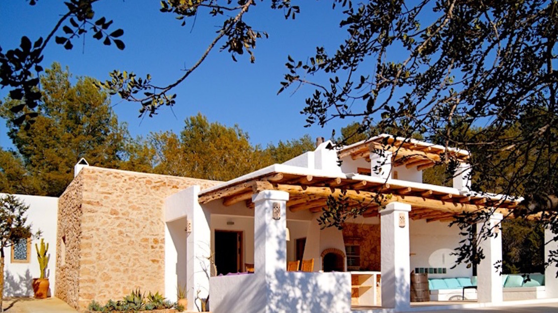 3 bedroom farmhouse with private pool to rent in Ibiza.