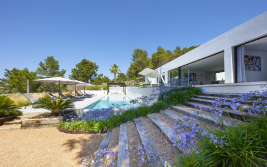 luxury home to rent in Ibiza, 5 ensuite bedrooms, heated pool, gym and sauna