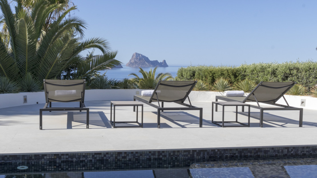 Vacation rental in Ibiza with stunning sea views. Es Vedra
