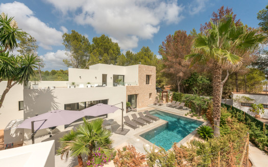 5 bedroom modern villa, 80mts from the sea and several beaches, santa Eulalia, Ibiza