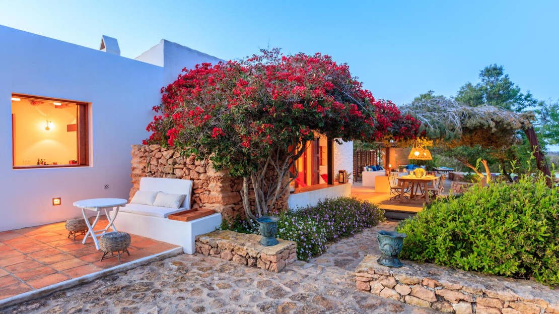 Private villa with pool to rent in Formentera for holidays