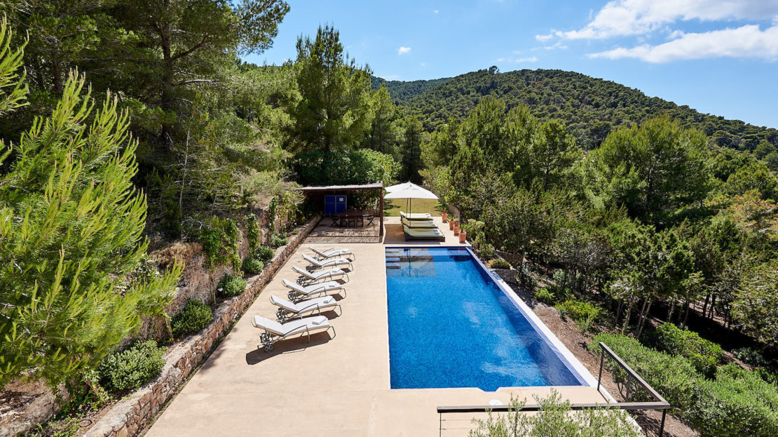 Private luxury villa with amazing countryside views to rent for holidays in the exclsuive area of Es Cubells
