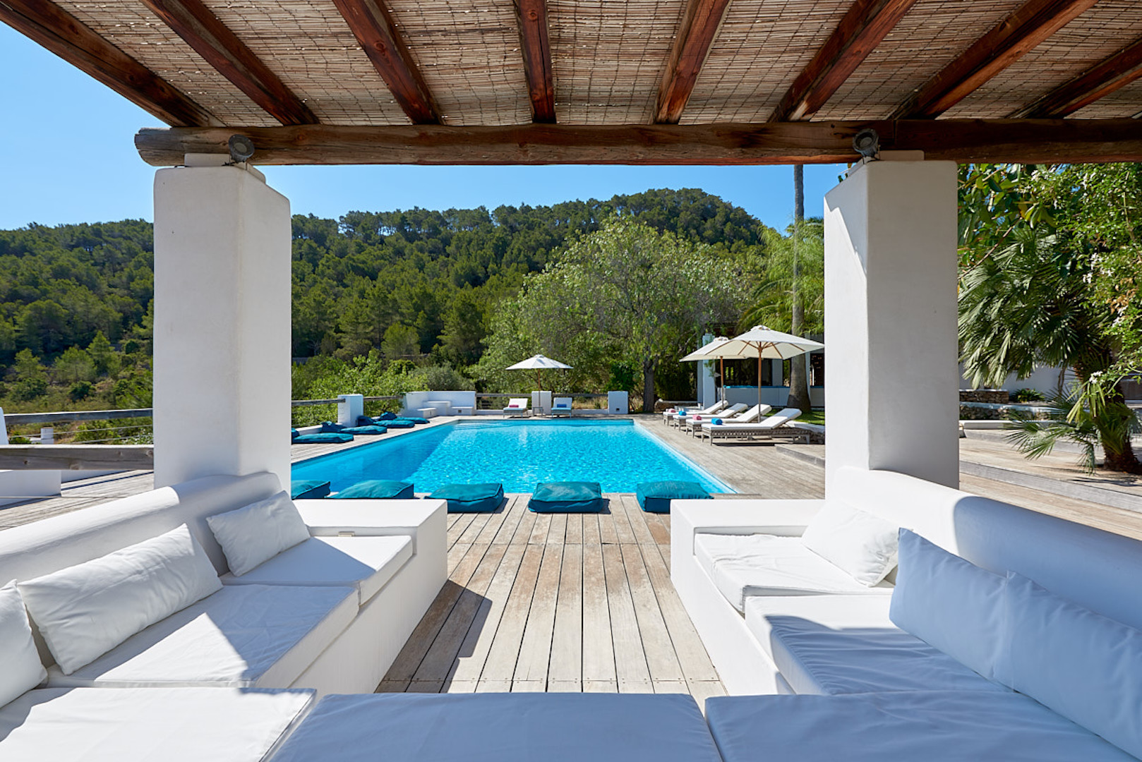 House with private house, 5 bedrooms, 5mins from the charming village of San José, Ibiza. Holiday rental
