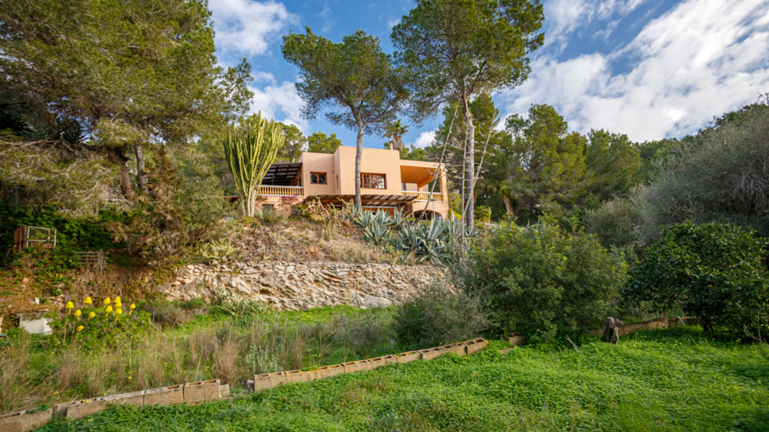 Villa with rental licence for sale in Ibiza, only 5mins away from Ibiza town and Cala Jondal