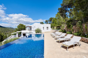 6 bedroom Mediterranean villa to book in Es Cubells, close to Cala d'Hort, Ibiza