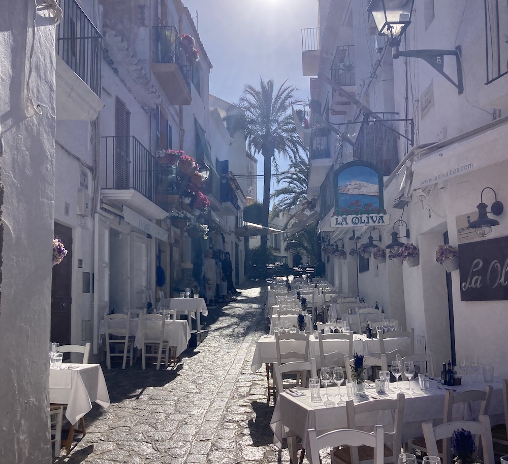 Dalt Vila siempre es un buena opción pata tener una cena con buen ambiente